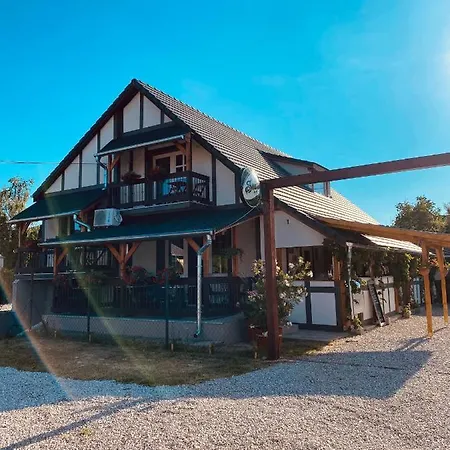 Platan Vendeghaz Apartmán